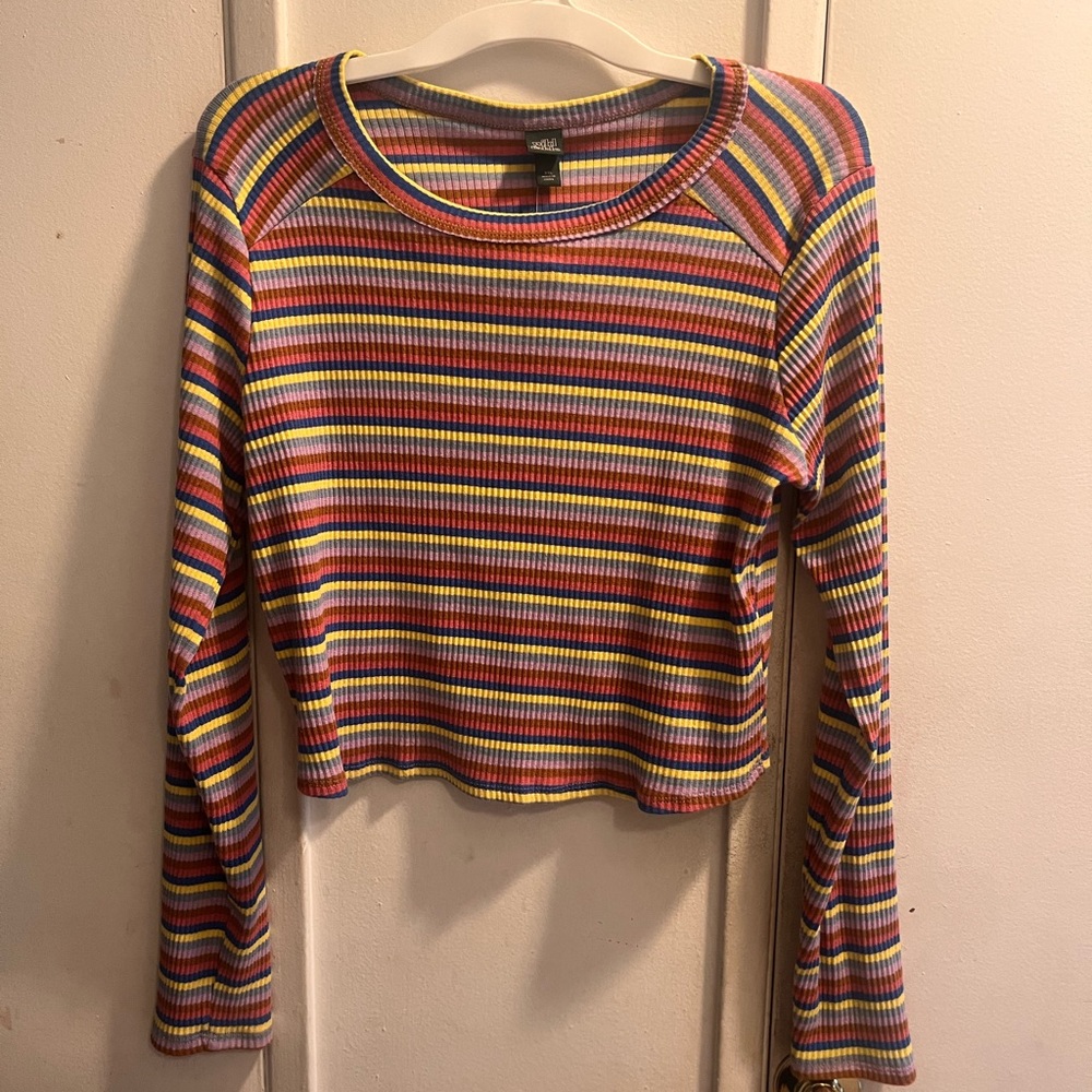 Cropped long sleeve top